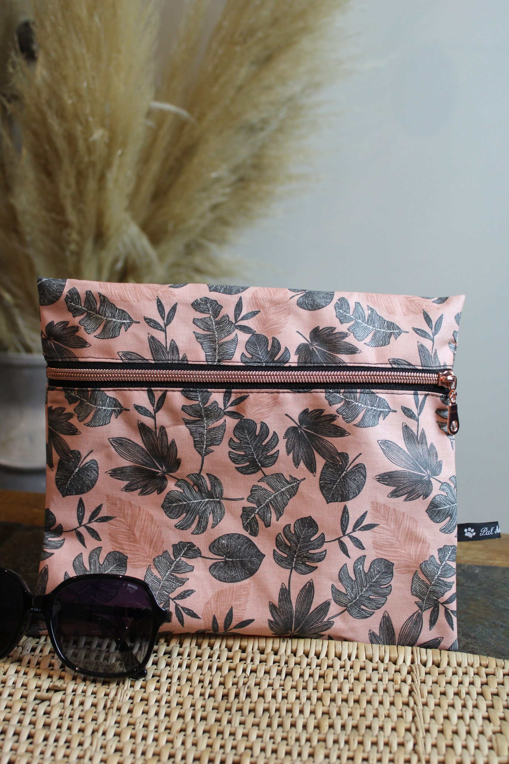Trousse imperméable palmiers fond rose