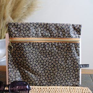Trousse imperméable petites fleurs fond noir