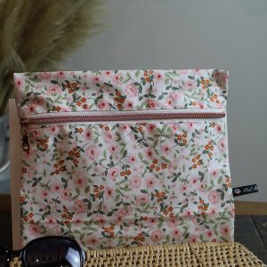 Trousse imperméable fleurs roses