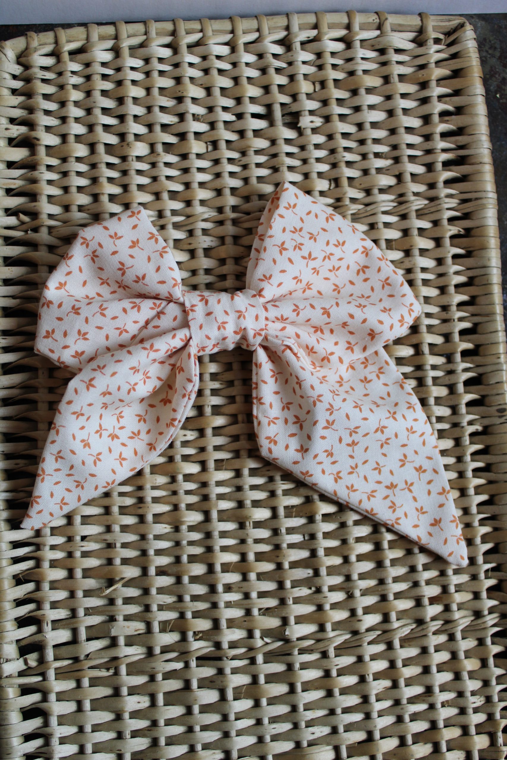 Grande barrette feuilles orangées