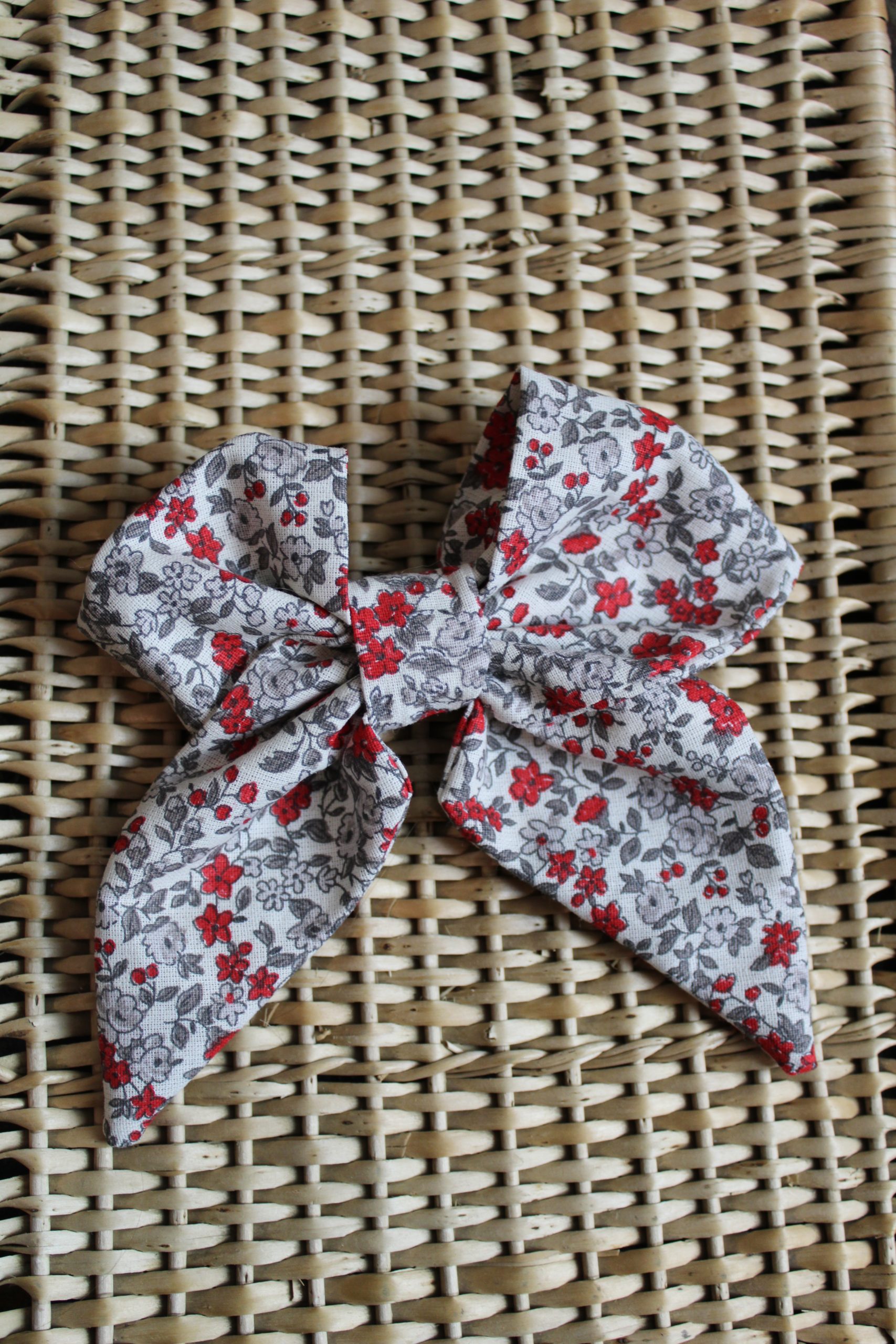 Grande barrette fleurs rouges et grises
