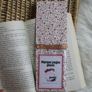 Marque page photo petites fleurs roses