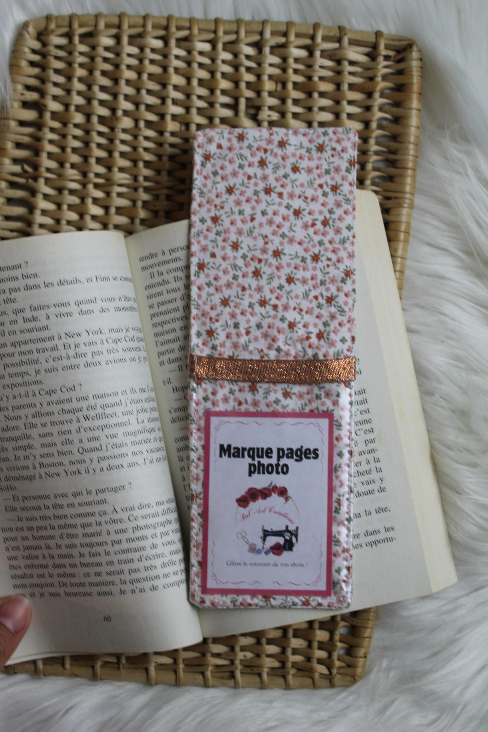 Marque page photo petites fleurs roses