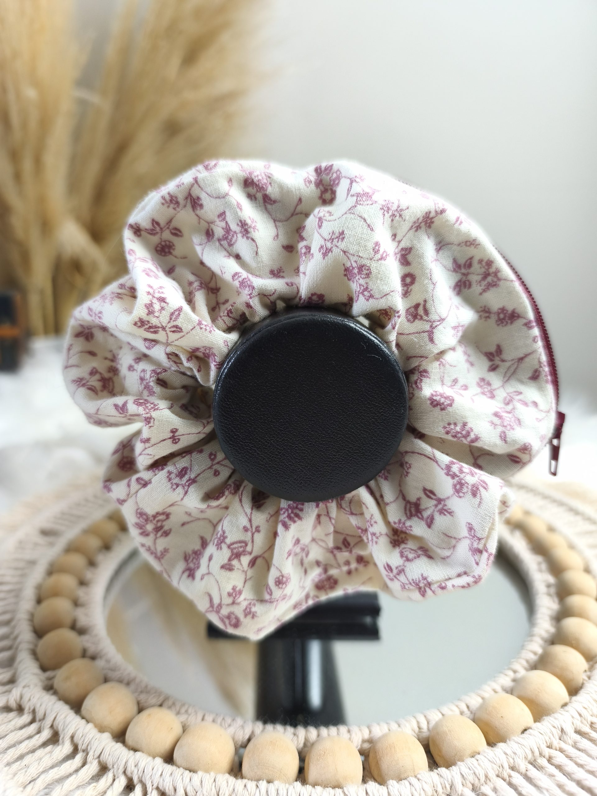 Chouchou secret motif fleurs bordeaux - Accessoire cheveux fait main