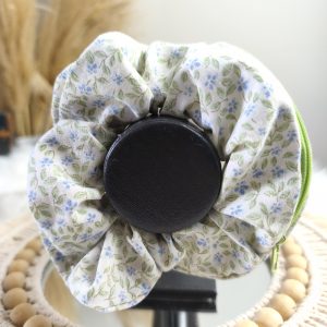 Chouchou secret motif fleurs bleues - Accessoire cheveux fait main