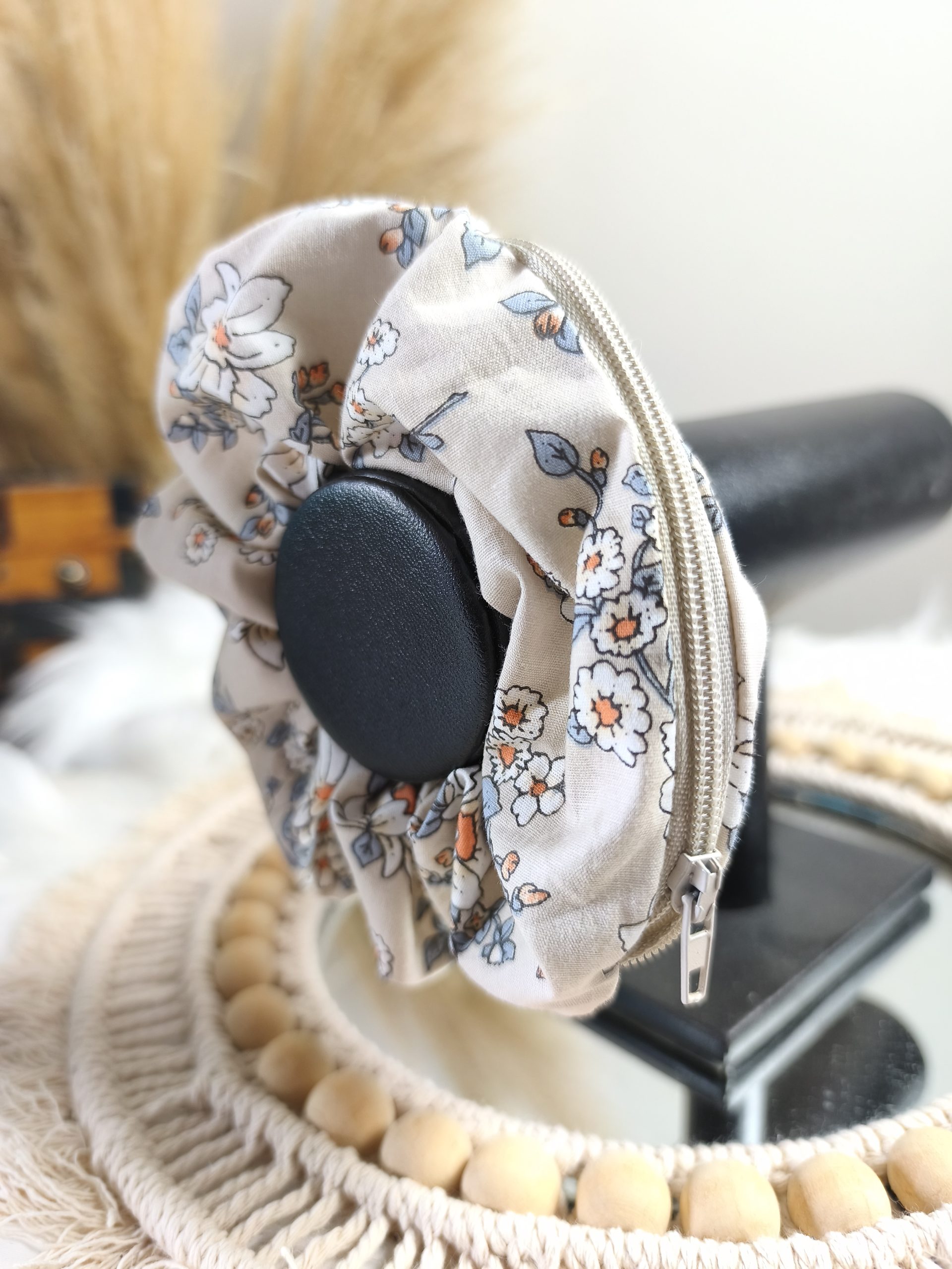 Chouchou secret motif fleurs marguerites - Accessoire cheveux fait main